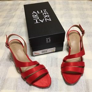 Naturalizer Taimi red fabric heels size 8